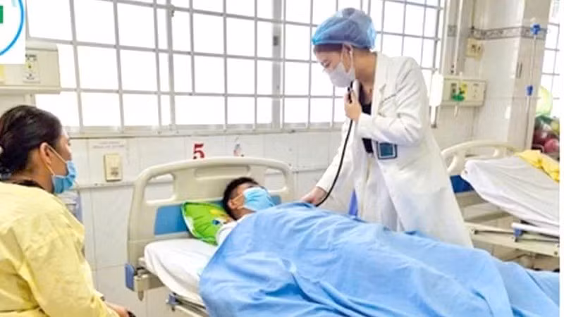Thanh niên hôn mê, co giật sau 15 phút bôi thuốc tê xăm lưng may mắn được cứu sống (Ảnh: BVCC)