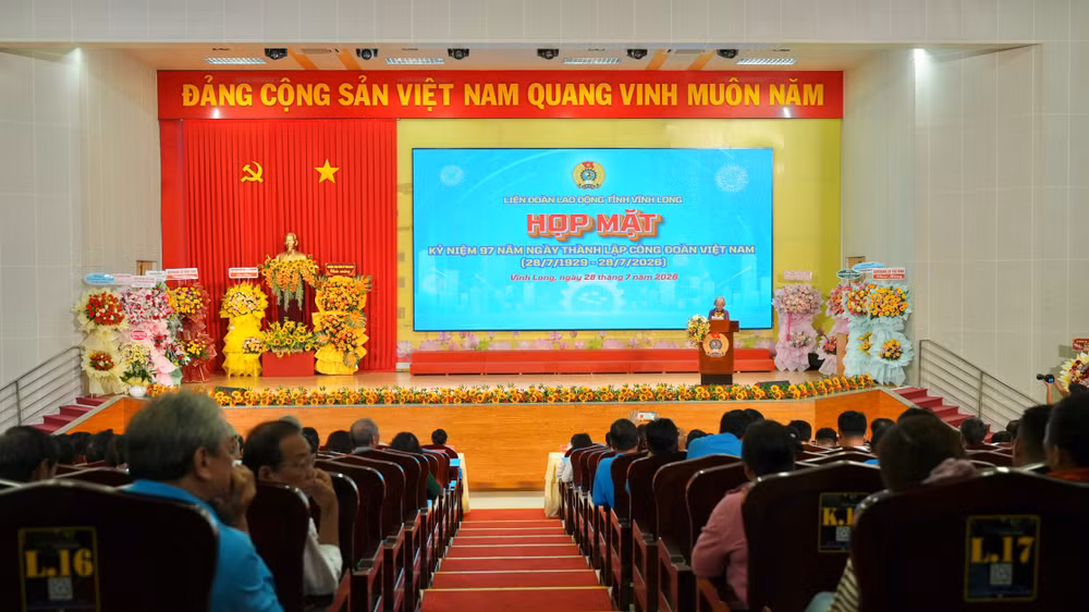 Quan cảnh buổi họp mặt