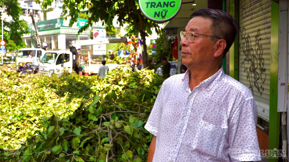 Ông Nguyễn Văn Thứ (72 tuổi, nhà dân bị ảnh hưởng) chia sẻ: "Nhà tôi suýt nữa bị đè trúng, ở đây tôi cho thuê kinh doanh, khoảng 6h30 hơn tôi nghe báo có sự cố nên chạy qua tầm 7h 30 tôi có mặt tại đây để kiểm tra nhà cửa, rất may nhà tôi không bị ảnh hưởng gì nhiều, tuy nhiên nhà sát bên tôi bị rơi bảng hiệu" clo_br_1791345497256-254409835294636708-5939139348061225039-fdfbf7c475b0396650f7a661c58907cb.jpg