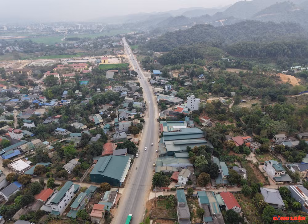 Quốc lộ 6 là tuyến đường giao thông huyết mạch kết nối các tỉnh Tây Bắc với lưu lượng phương tiện lớn di chuyển mỗi ngày