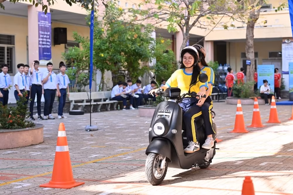 Mẫu xe máy điện VinFast Motio dành cho học sinh, sinh viên được giảm giá 3 triệu đồng - Ảnh