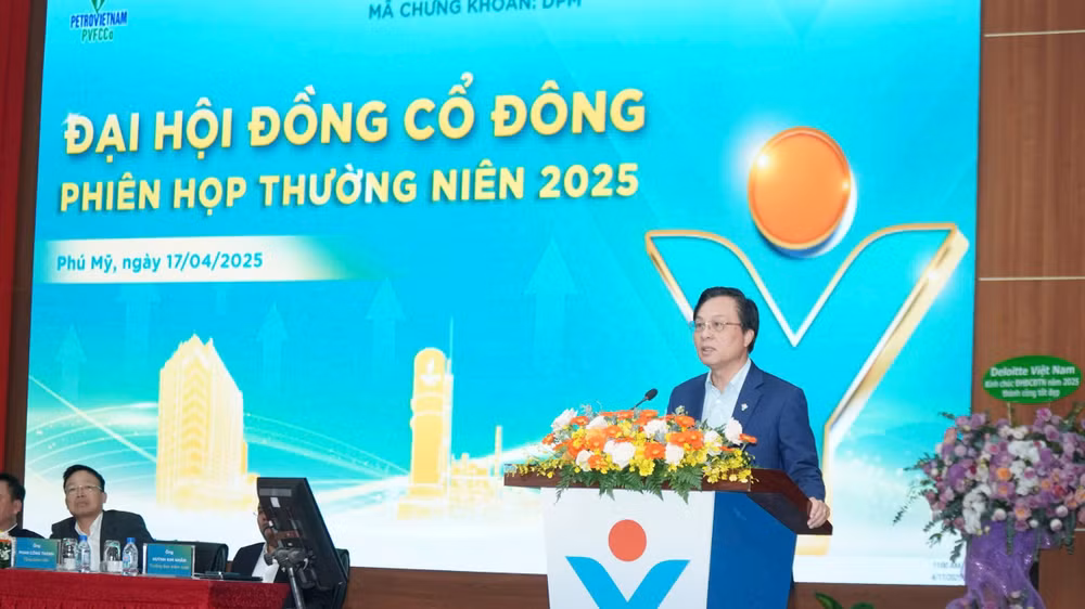 Ông Bùi Minh Tiến phát biểu tại phiên họp