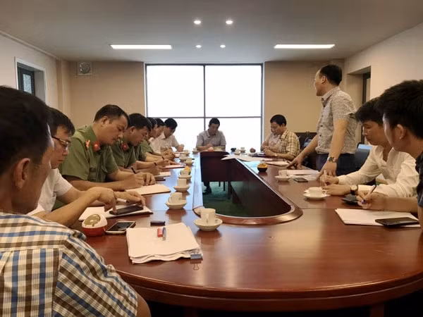 BTC trận đấu họp bàn về công tác an ninh. Ảnh: VFF