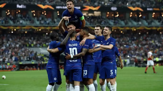 Các cầu thủ Chelsea ăn mừng bàn thắng. Ảnh: Getty