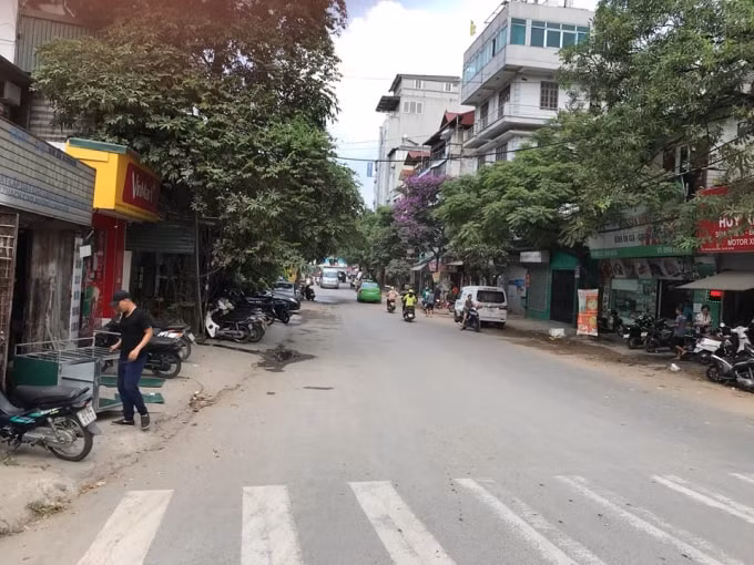 Ngõ 612 Lạc Long Quân được quy hoạch là tuyến đường cấp nội bộ nên chiều rộng không vượt quá 17,5m.