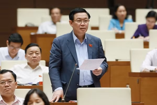 Phó Thủ tướng Chính phủ Vương Đình Huệ giải trình thêm về việc tăng giá điện tại Quốc hội ngày 30/5. Ảnh: VGP