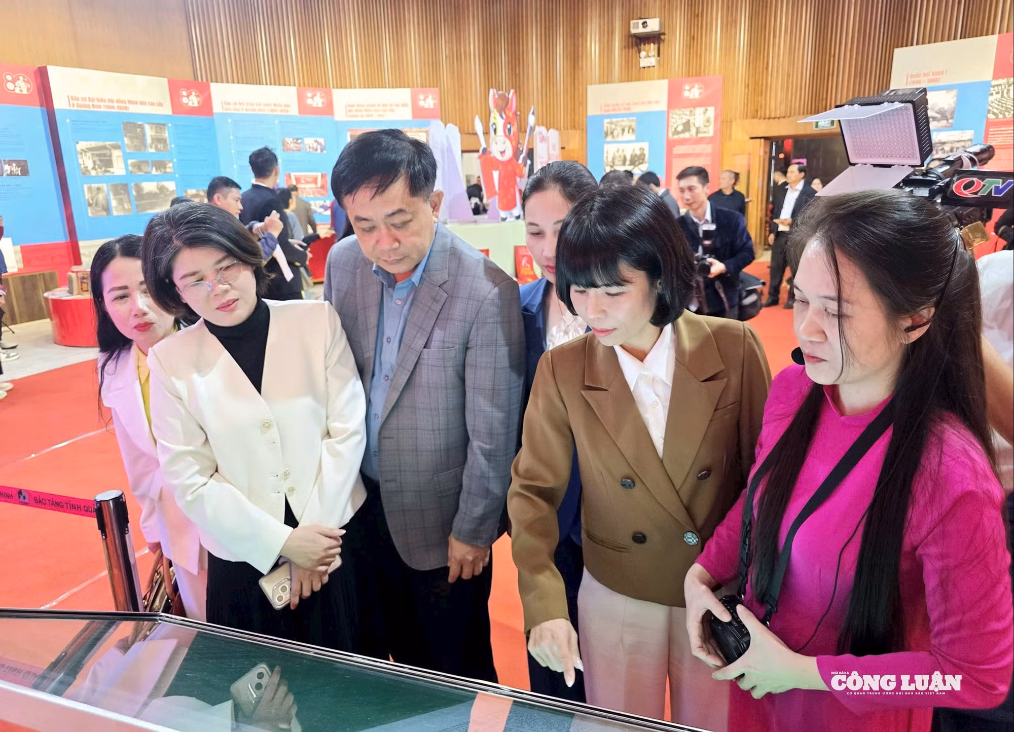 1-hoi-bao-xuan-quang-ninh.jpg