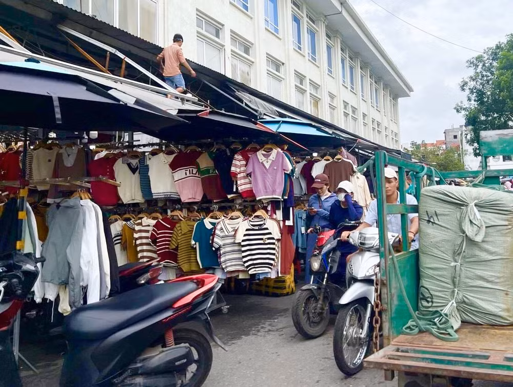 kinh doanh cua hang thoi trang gap kho vi mua dong den muon hinh 3