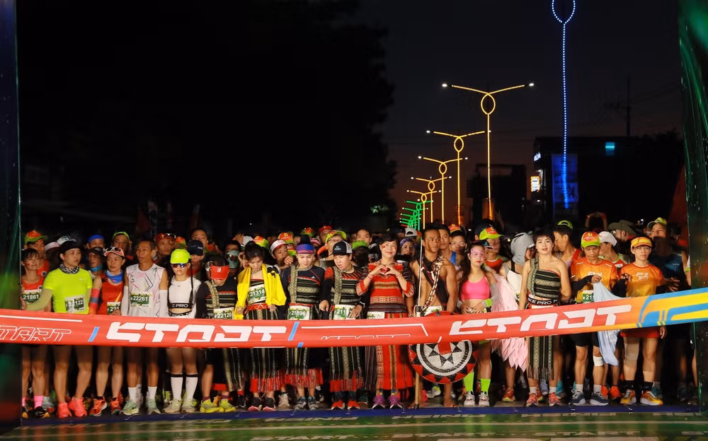 gan 7000 van dong vien chinh phuc giai chay gia lai city trail 2024 hinh 5