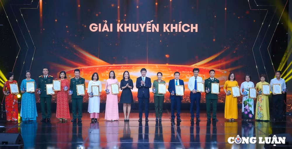 giai bao chi vi su nghiep dai doan ket toan dan toc vinh danh nhung tac pham an tuong co vu phat huy tinh than doan ket hinh 7