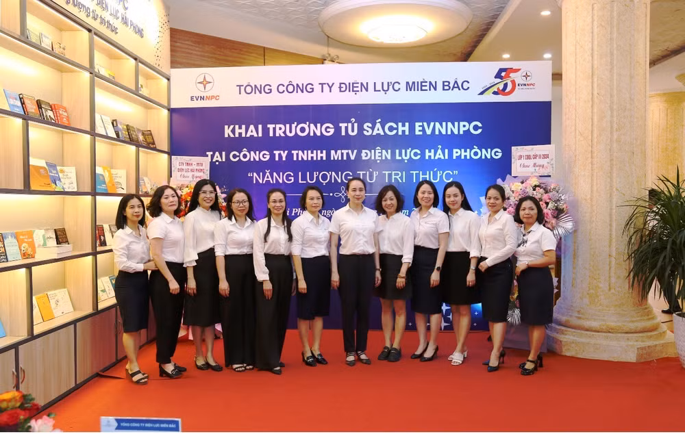 khai truong tu sach evnnpc nang luong tu tri thuc hinh 8