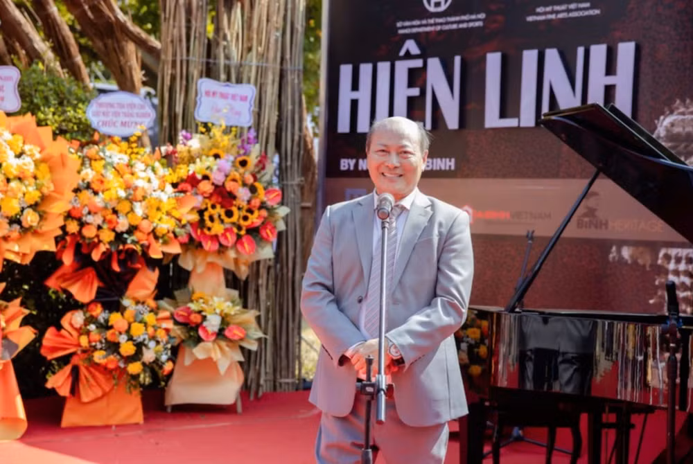 chiem nguong nghe thuat truyen thong qua trien lam gom hien linh hinh 1