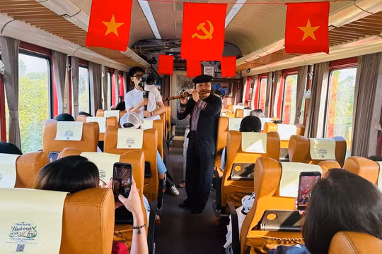 Khởi động hành trình du lịch đường sắt Hà Nội - xứ Trà Thái Nguyên