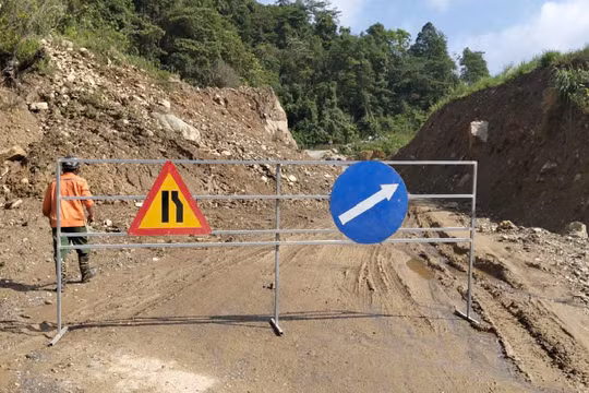 Quốc lộ 6 đoạn qua tỉnh Điện Biên xuất hiện nhiều vị trí sạt lở, mất an toàn