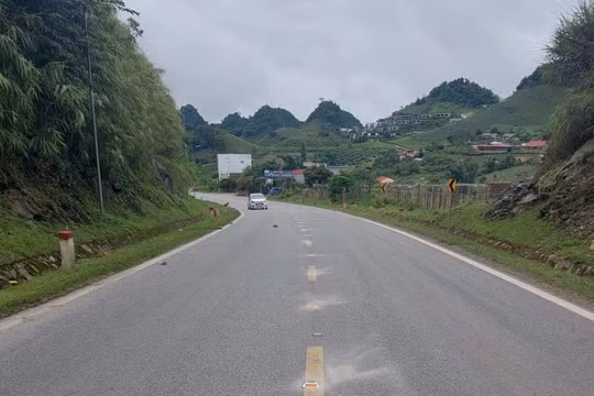 Thí điểm lắp đinh phản quang năng lượng mặt trời trên Quốc lộ 6
