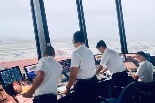 Nhiều cảng hàng không nằm trong vùng ảnh hưởng của bão MAYSAK
