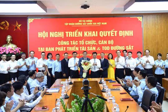 Đường sắt Việt Nam tìm động lực tăng trưởng mới từ tài sản và TOD