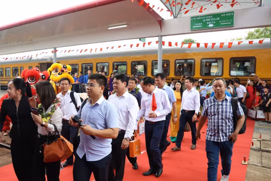 Khách đi tàu dịp Quốc khánh 2/9 tăng 114% so với cùng kỳ
