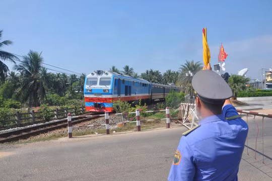 Hoàn thiện thiết bị cảnh báo an toàn cho nhân viên tuần đường sắt
