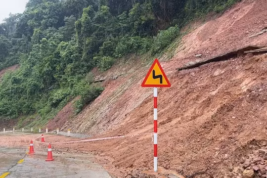 Nhiều vị trí ngập úng, sạt lở gây ách tắc giao thông đã được xử lý bước đầu