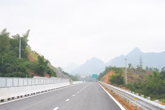 Hệ thống an toàn giao thông cao tốc Hữu Nghị - Chi Lăng đã được lắp đặt.