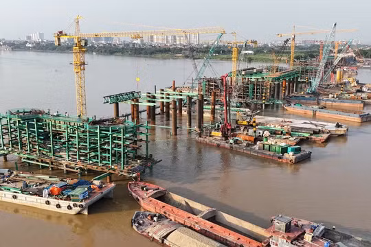 Dồn lực thi công 3 cây cầu lớn bắc qua sông Hồng tại Hà Nội
