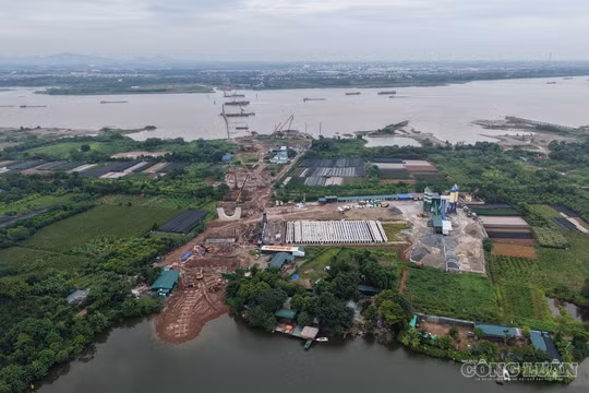 Hối hả thi công cầu Thượng Cát hơn 7.300 tỷ đồng bắc qua sông Hồng