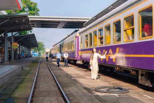 Gần 400.000 lượt hành khách di chuyển bằng đường sắt