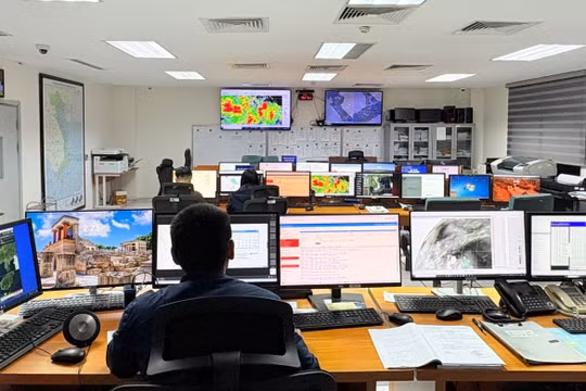 Đảm bảo hoạt động bay an toàn trước ảnh hưởng của áp thấp nhiệt đới 