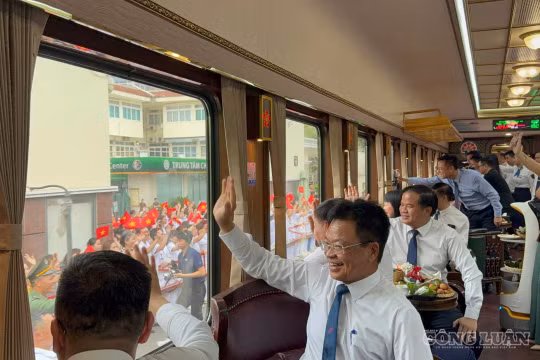 Chính thức vận hành đôi tàu kết nối Bệnh viện Bạch Mai cơ sở 2