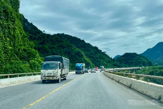Lo không giữ được khoảng cách trên cao tốc, tài xế chọn đường Hồ Chí Minh về Thủ đô 