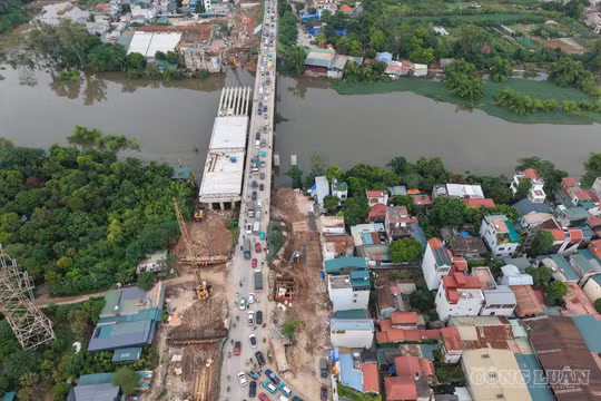 Đẩy nhanh tiến độ thi công cầu Mai Lĩnh, gỡ nút thắt ùn tắc trên Quốc lộ 6