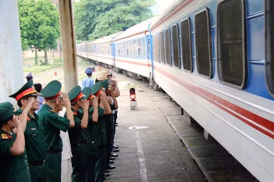 Ngành đường sắt với những chuyến tàu tri ân, đưa các liệt sĩ về quê hương