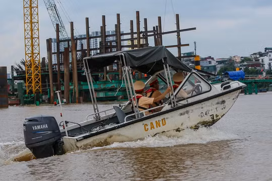 Bảo đảm an toàn tại các công trình trọng điểm qua sông Hồng 