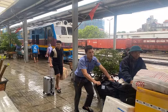 Ngành đường sắt điều chỉnh lịch chạy tàu do mưa lũ phức tạp tại Thanh Hóa