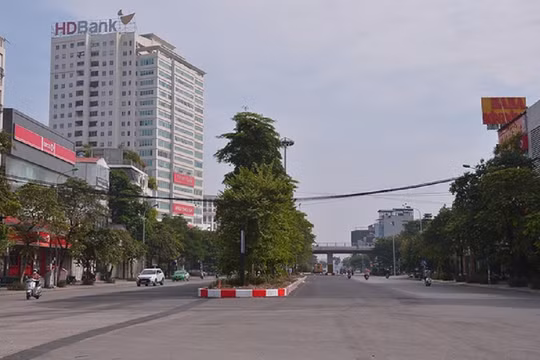 Hà Nội: Tổ chức giao thông trên đường Văn Cao để thi công tuyến đường sắt đô thị số 5