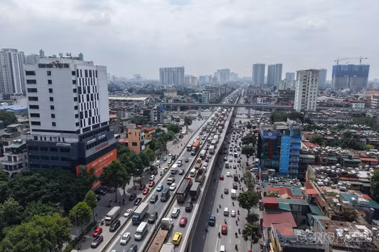 Hà Nội: Thêm làn xe, đường Vành đai 3 trên cao chưa chắc hết ùn tắc