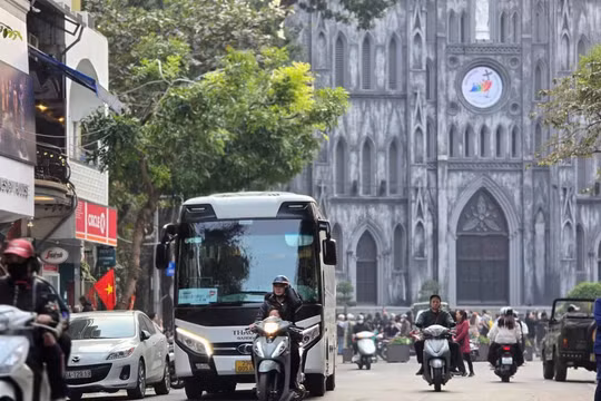 Xem xét mở rộng phạm vi hạn chế ô tô trên 16 chỗ tại phường Hoàn Kiếm 