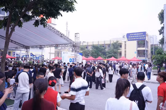 Rộn ràng chào đón D21 nhập học: Chính thức viết tên mình vào hành trình EPU