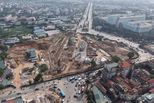 Gấp rút thi công, Hà Nội kỳ vọng giảm ùn tắc nút giao Phạm Tu - đường 70