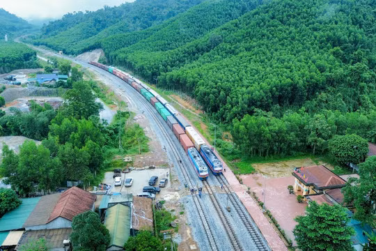 Đưa vào khai thác hầm Khe Nét, gỡ ‘điểm nghẽn’ trên tuyến đường sắt Bắc - Nam