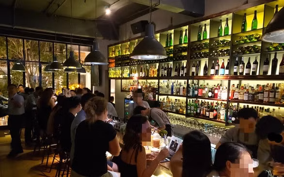 TP. HCM đã quyết định tạm dừng karaoke, quán bar, vũ trường... từ 18h ngày 30/4. Ảnh: Gia Tiến