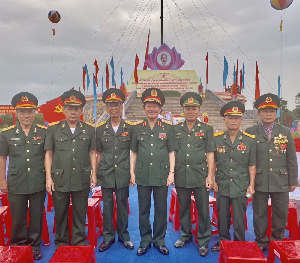 bai 1 quyet dinh no sung truoc gio g trong chien dich nam 1972 hinh 3