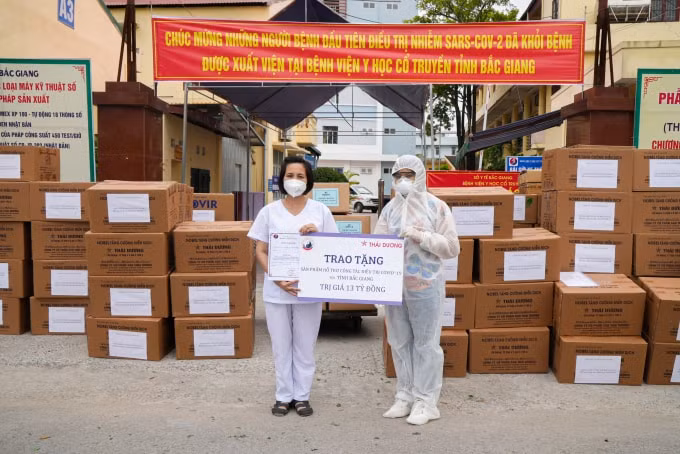 sao thai duong ung ho hon 150 ty dong chong dich covid 19 hinh 3