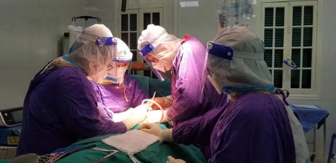 ngay 16 3 so ca duong tinh moi van rat cao nguoi mac covid 19 phai mo cap cuu cung tang theo hinh 1