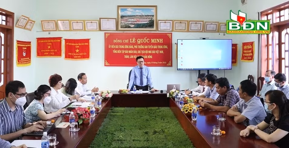 day manh tuyen truyen dua hinh anh thien nhien con nguoi dak nong den voi ban be ca nuoc va quoc te hinh 3