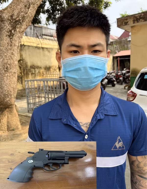 bat giu doi tuong ban tai xe taxi vi noi doi khong thay ban gai hinh 1