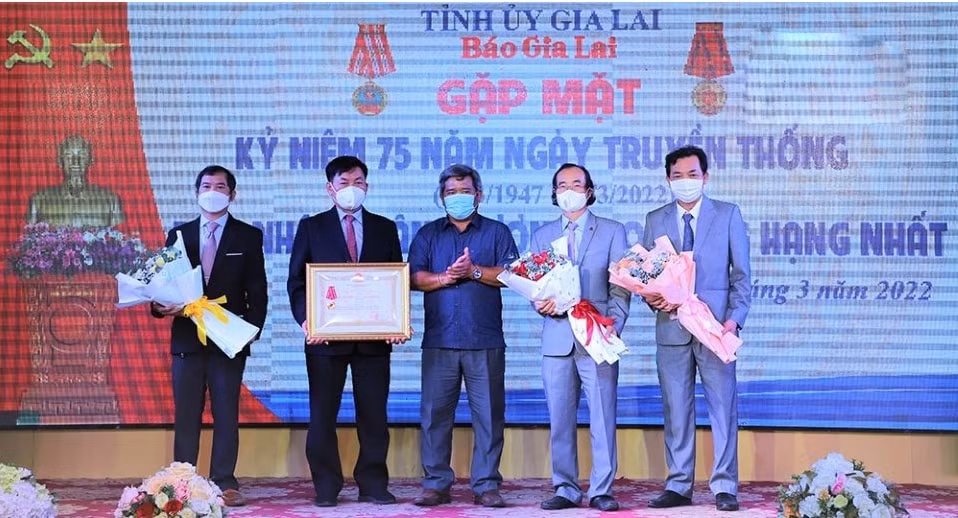 bao gia lai don nhan huan chuong lao dong hang nhat cua chu tich nuoc hinh 1