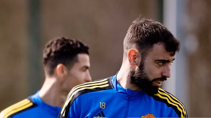 bruno fernandes tro lai man united se da doi hinh nao khi gap atletico hinh 1
