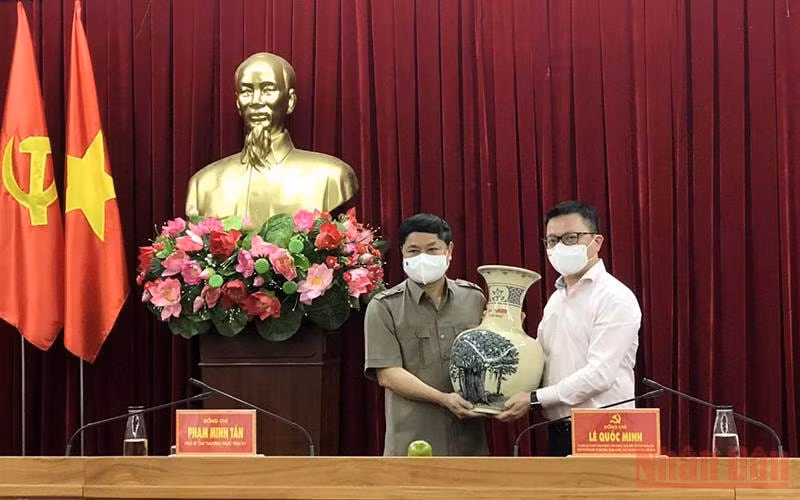 tiep tuc dong hanh trong viec doi moi bao chi de dap ung yeu cau cua cong cuoc doi moi cua dat nuoc hinh 1